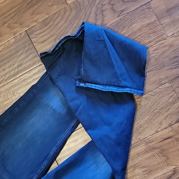 Silver Jeans - Picture 3 of 9